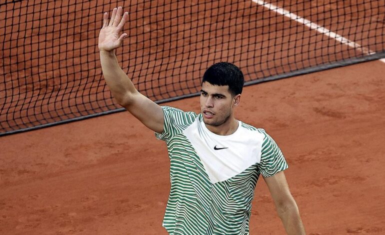 Alcaraz supera el primer obstáculo en Roland Garros