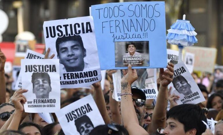 Comienza juicio contra 8 jugadores de rugby por brutal muerte de joven en Argentina