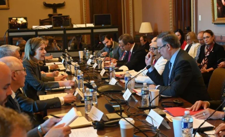 México y EU apuntan contra cadena de suministros de fentanilo y estos 2 cárteles