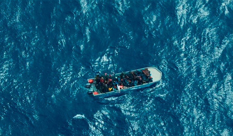 Trece desaparecidos y tres muertos deja naufragio en el Caribe