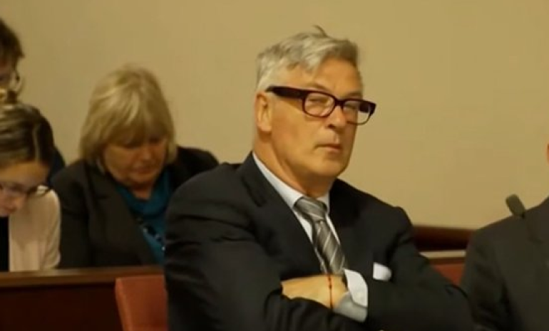 Alec Baldwin llega a Santa Fe para una audiencia previa por el caso ‘Rust’