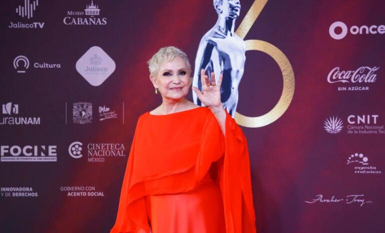 Adriana Barraza pide a Sheinbaum restituir apoyos a la cultura por los jóvenes