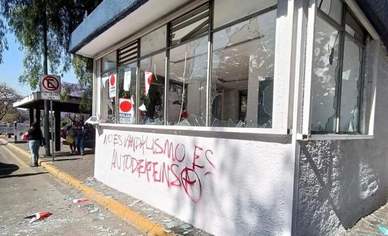 Piden no castigar actos vandálicos en UNAM…¡con destrozos!