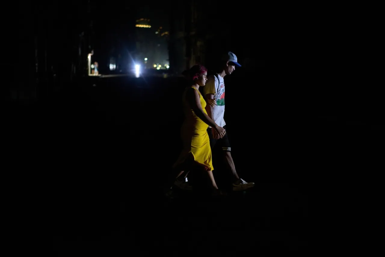Cuba enfrenta crisis energética: miles sin luz tras masivo apagón